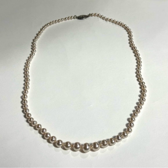 Hand Tied Lustrous Simulated Pearl Necklace Sterling Silver Clasp Graduated 18” - Picture 2 of 4